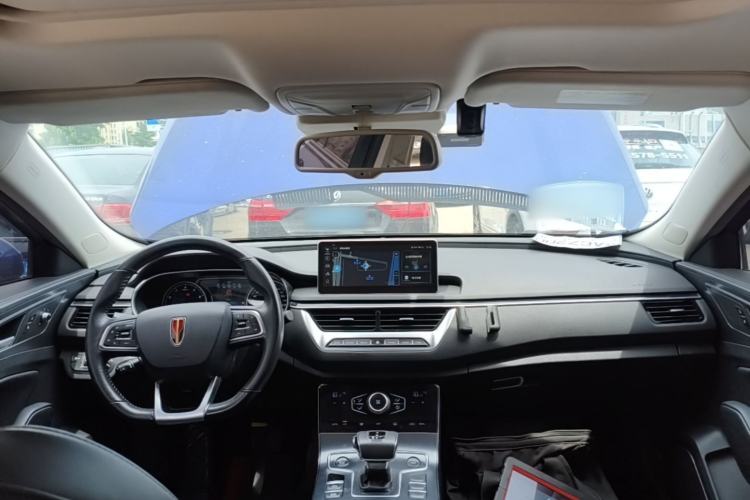 Used Hongqi H5 2022 Classic Model Facelift 1.8T Automatic Smart Connect Flagship Edition Center Console