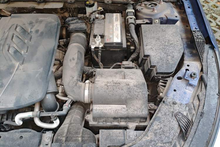 Used Hongqi H5 2022 Classic Model 1.8T Automatic Smart Connect Flagship Edition Engine Bay Left