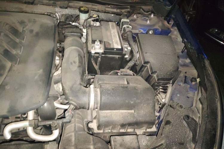 Used Hongqi H5 2022 Classic Model 1.8T Automatic Smart Connect Flagship Edition Engine Bay Left