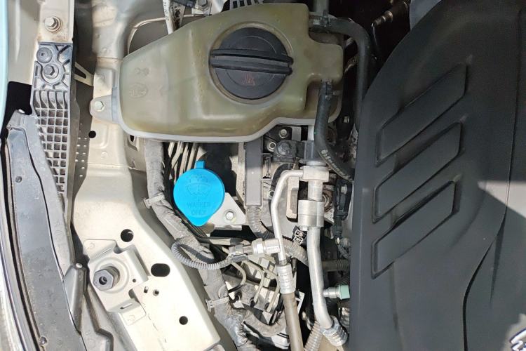 Used Hongqi H5 2022 Classic Model 1.8T Automatic Smart Connect Flagship Edition Engine Bay Right