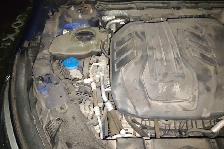 Used Hongqi H5 2022 Classic Model 1.8T Automatic Smart Connect Flagship Edition Engine Bay Right