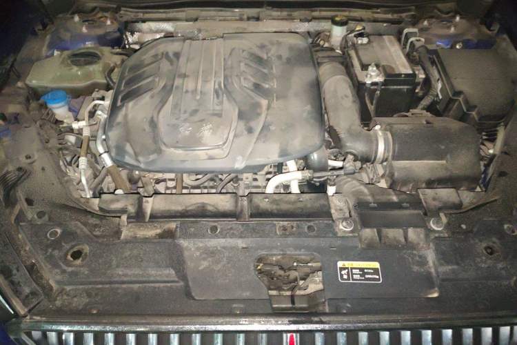Used Hongqi H5 2022 Classic Model 1.8T Automatic Smart Connect Flagship Edition Engine Bay