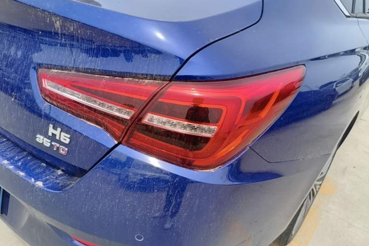 Used Hongqi H5 2022 Classic Model Facelift 1.8T Automatic Smart Connect Flagship Edition Exterior 3