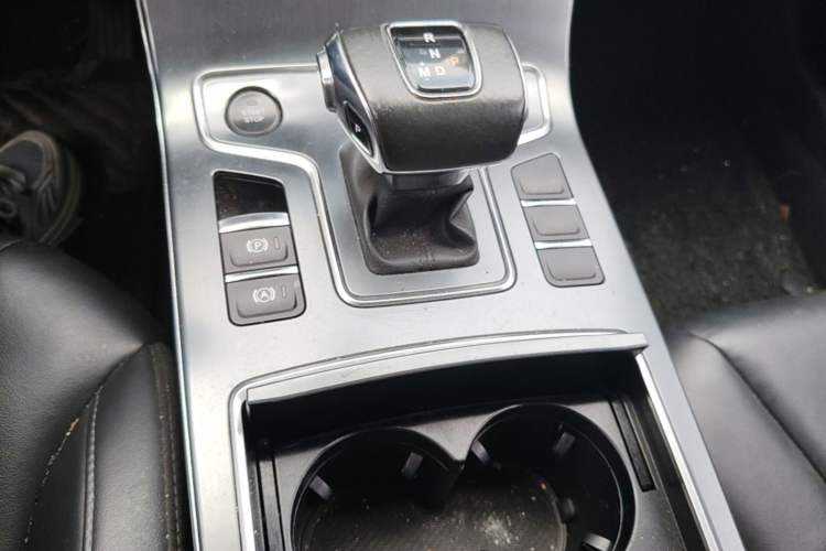 Used Hongqi H5 2022 Classic Model Facelift 1.5T DCT Qiyun Edition Gear Lever