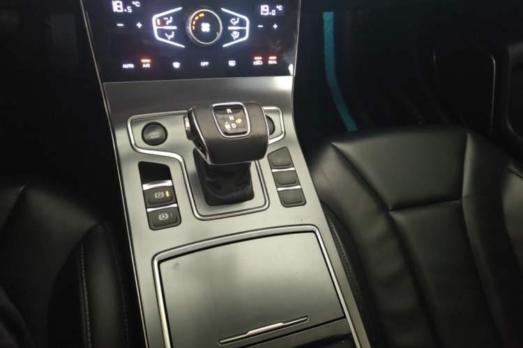 Used Hongqi H5 2022 Classic Model Facelift 1.5T DCT Qiyun Edition Gear Lever
