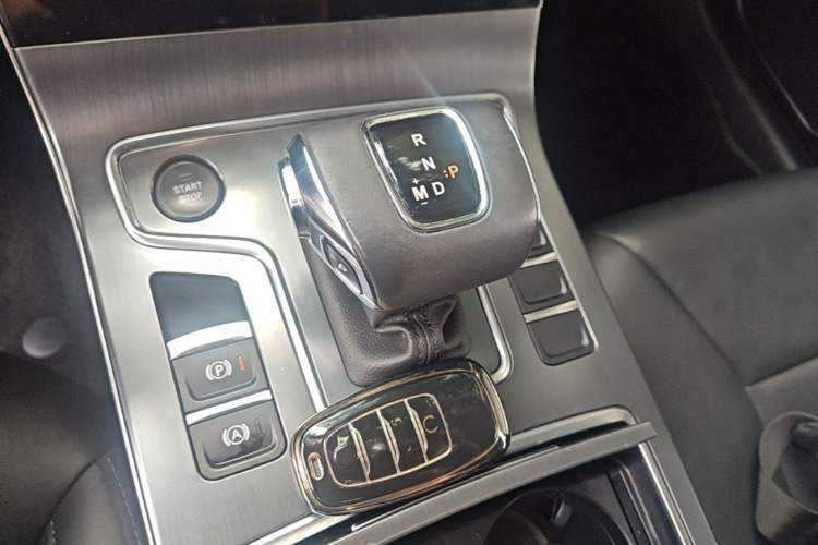 Used Hongqi H5 2022 Classic Model Facelift 1.5T DCT Qiyun Edition Gear Lever