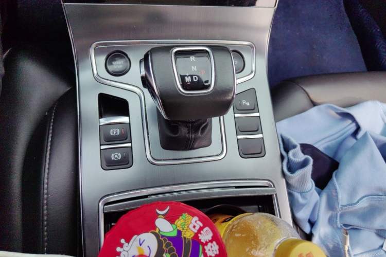 Used Hongqi H5 2022 Classic Model Facelift 1.8T Automatic Smart Connect Flagship Edition Gear Lever