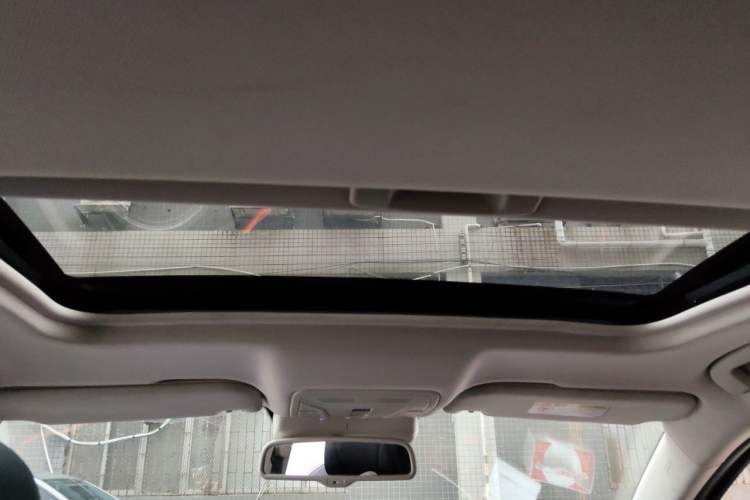 Used Hongqi H5 2022 Classic Model Facelift 1.8T Automatic Smart Connect Flagship Edition Headliner