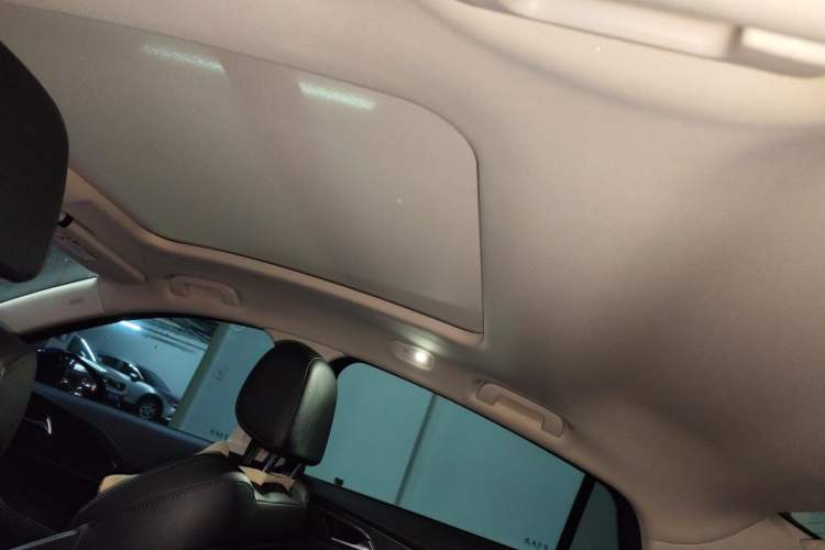 Used Hongqi H5 2022 Classic Model Facelift 1.8T Automatic Smart Connect Flagship Edition Headliner