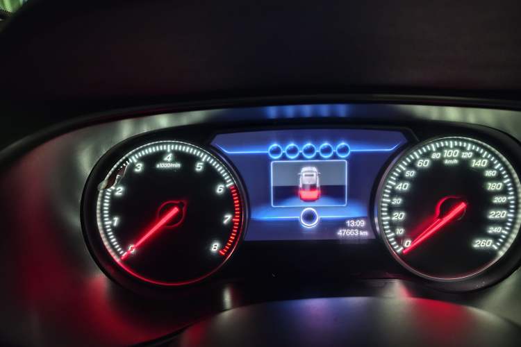 Used Hongqi H5 2022 Classic Model Facelift 1.8T Automatic Smart Connect Flagship Edition Instrument Cluster
