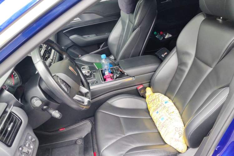 Used Hongqi H5 2022 Classic Model Facelift 1.8T Automatic Smart Connect Flagship Edition Left Front Seat