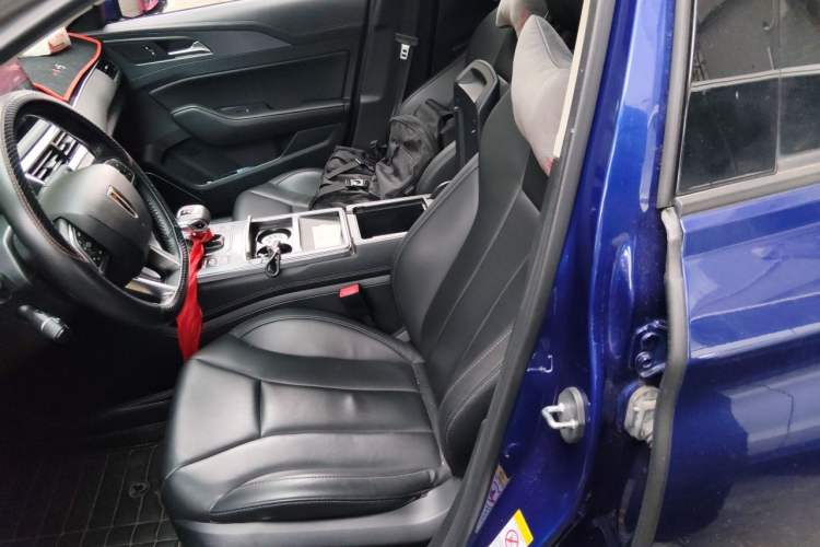 Used Hongqi H5 2022 Classic Model Facelift 1.8T Automatic Smart Connect Flagship Edition Left Front Seat