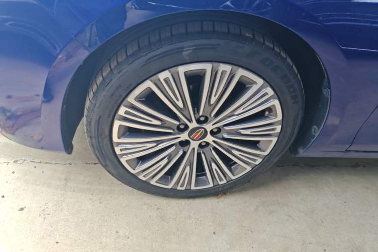 Used Hongqi H5 2022 Classic Model 1.8T Automatic Smart Connect Flagship Edition Left Front Wheel Hub