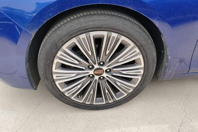 Used Hongqi H5 2022 Classic Model Facelift 1.8T Automatic Smart Connect Flagship Edition Left Front Wheel Hub