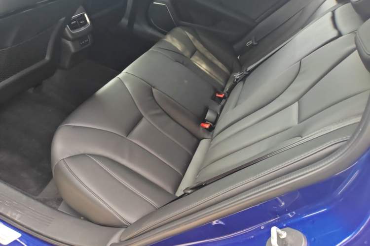 Used Hongqi H5 2022 Classic Model 1.8T Automatic Smart Connect Flagship Edition Left Rear Seat