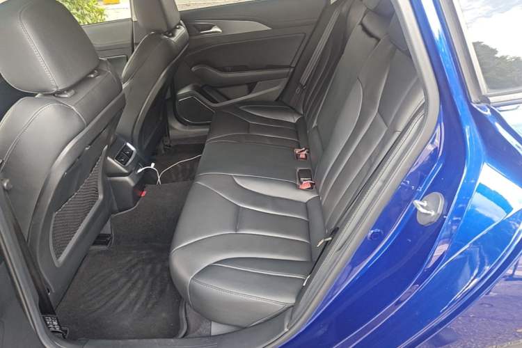 Used Hongqi H5 2022 Classic Model Facelift 1.5T DCT Qiyun Edition Left Rear Seat