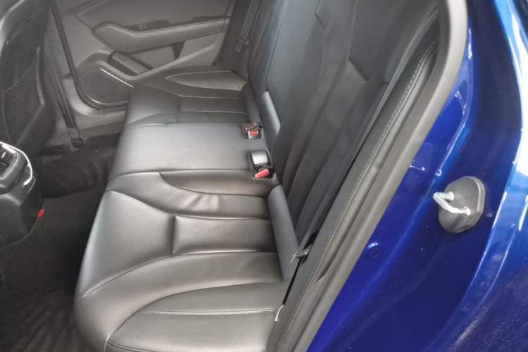 Used Hongqi H5 2022 Classic Model Facelift 1.5T DCT Qiyun Edition Left Rear Seat