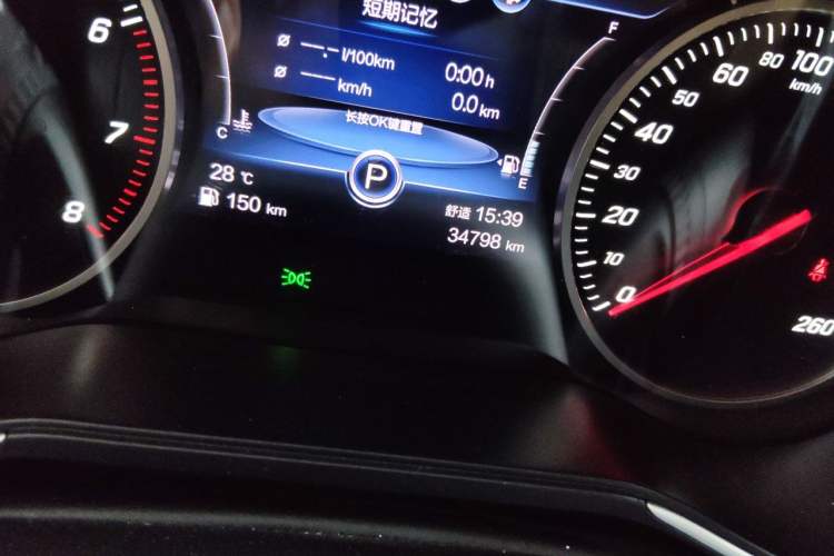 Used Hongqi H5 2022 Classic Model Facelift 1.8T Automatic Smart Connect Flagship Edition Odometer Close Up