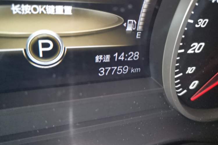 Used Hongqi H5 2022 Classic Model Facelift 1.5T DCT Qiyun Edition Odometer Close Up