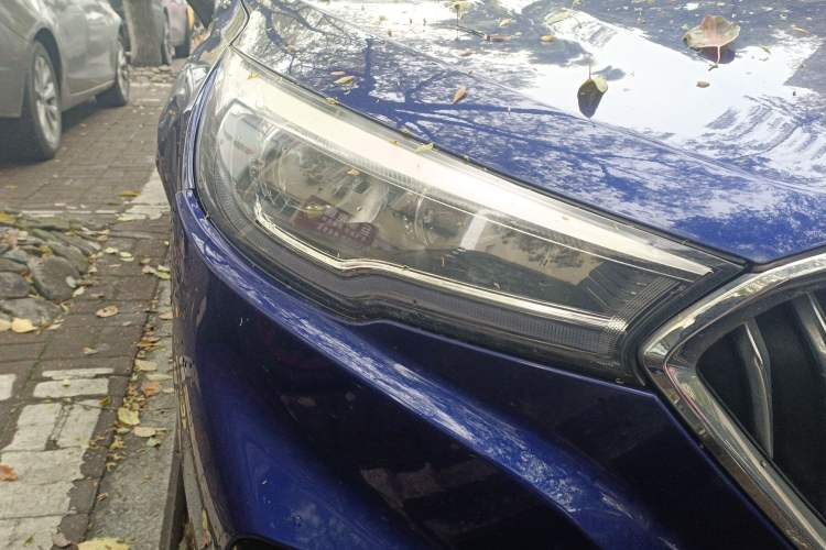 Used Hongqi H5 2022 Classic Model Facelift 1.5T DCT Qiyun Edition Right Front Headlight