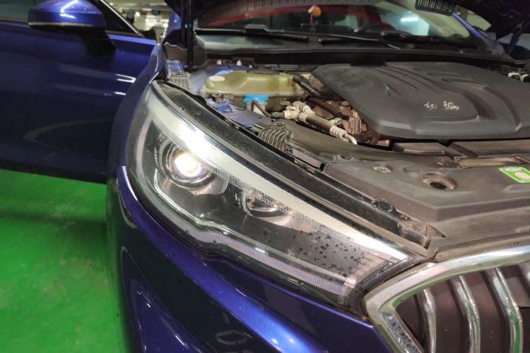 Used Hongqi H5 2022 Classic Model Facelift 1.8T Automatic Smart Connect Flagship Edition Right Front Headlight