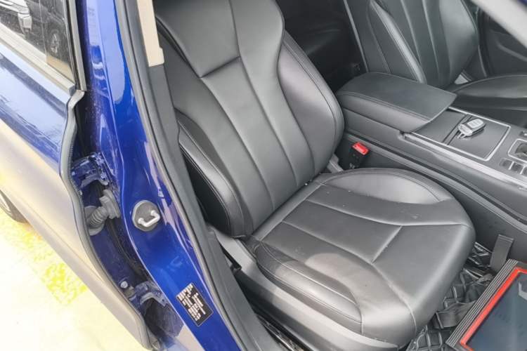 Used Hongqi H5 2022 Classic Model Facelift 1.8T Automatic Smart Connect Flagship Edition Right Front Seat
