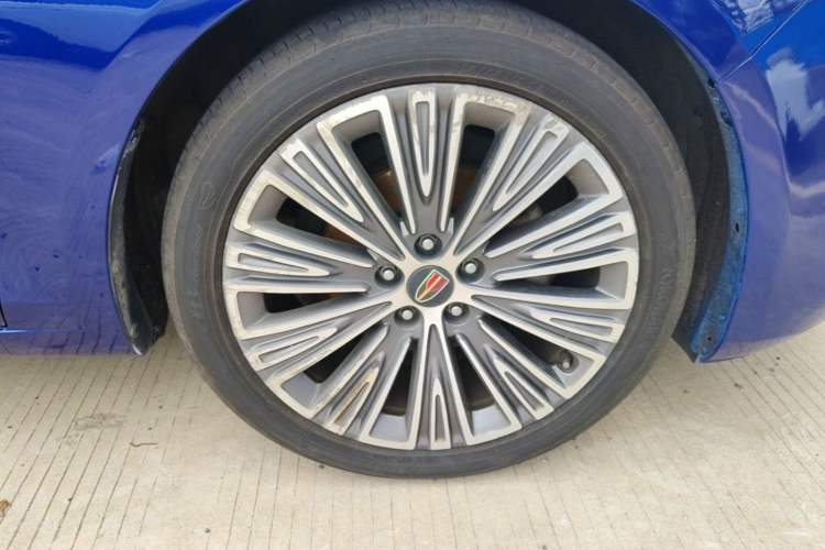 Used Hongqi H5 2022 Classic Model Facelift 1.5T DCT Qiyun Edition Right Front Wheel Hub