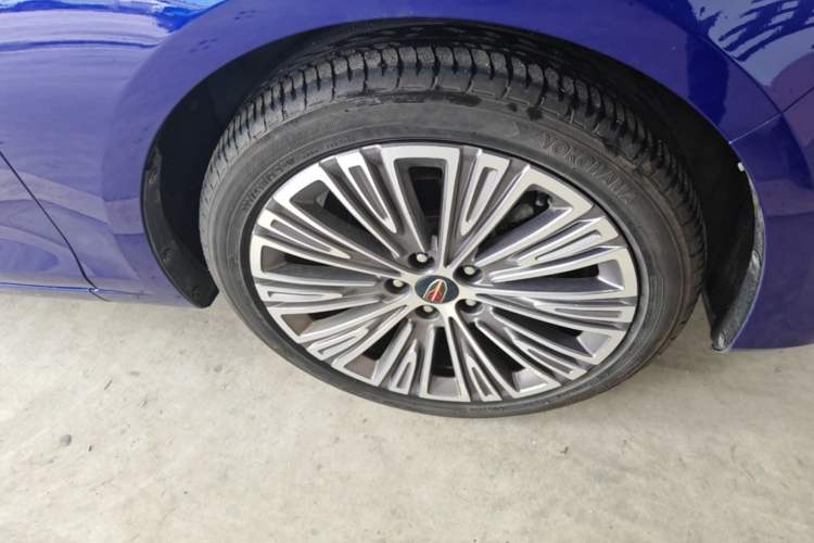 Used Hongqi H5 2022 Classic Model Facelift 1.5T DCT Qiyun Edition Right Front Wheel Hub