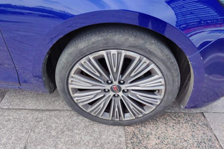 Used Hongqi H5 2022 Classic Model Facelift 1.8T Automatic Smart Connect Flagship Edition Right Front Wheel Hub