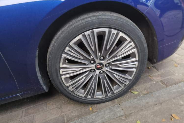 Used Hongqi H5 2022 Classic Model Facelift 1.5T DCT Qiyun Edition Right Front Wheel Hub