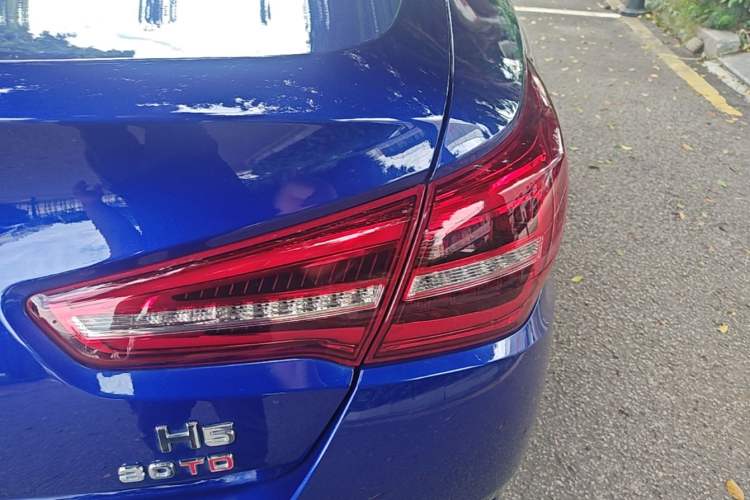 Used Hongqi H5 2022 Classic Model Facelift 1.5T DCT Qiyun Edition Right Rear Taillight