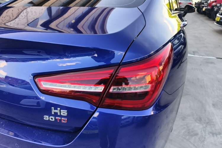 Used Hongqi H5 2022 Classic Model Facelift 1.5T DCT Qiyun Edition Right Rear Taillight