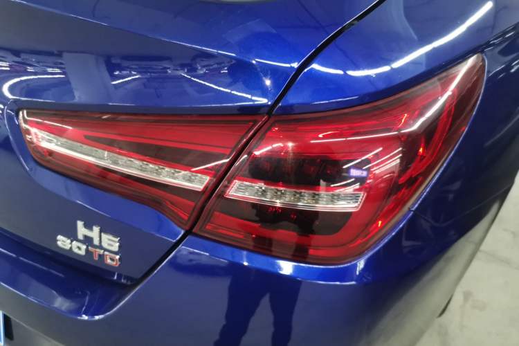 Used Hongqi H5 2022 Classic Model Facelift 1.5T DCT Qiyun Edition Right Rear Taillight