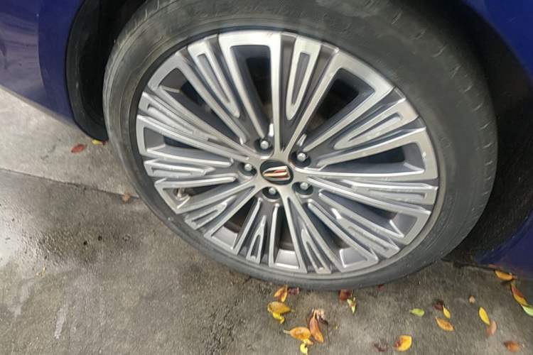 Used Hongqi H5 2022 Classic Model Facelift 1.5T DCT Qiyun Edition Right Rear Wheel Hub
