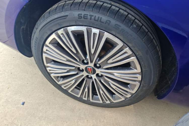 Used Hongqi H5 2022 Classic Model 1.8T Automatic Smart Connect Flagship Edition Right Rear Wheel Hub