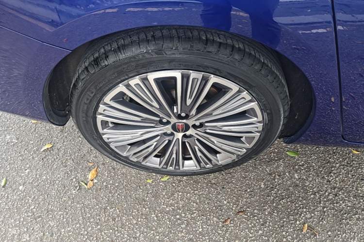 Used Hongqi H5 2022 Classic Model Facelift 1.5T DCT Qiyun Edition Right Rear Wheel Hub
