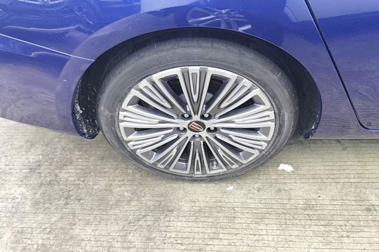 Used Hongqi H5 2022 Classic Model Facelift 1.5T DCT Qiyun Edition Right Rear Wheel Hub