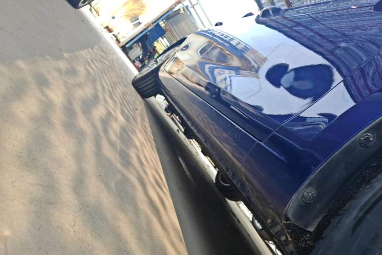 Used Hongqi H5 2022 Classic Model 1.8T Automatic Smart Connect Flagship Edition Right Side Sill
