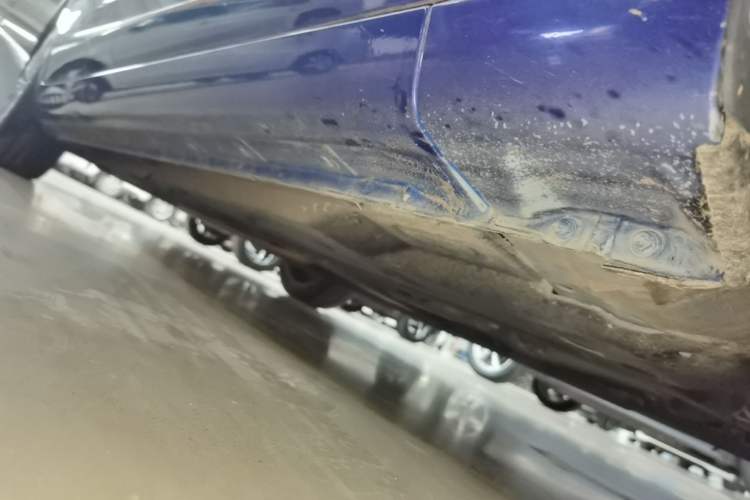 Used Hongqi H5 2022 Classic Model 1.5T DCT Flagship Edition Right Side Sill