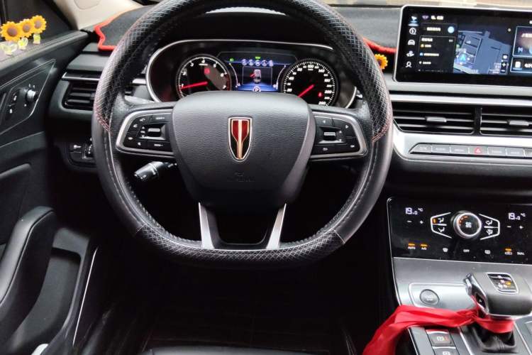 Used Hongqi H5 2022 Classic Model Facelift 1.8T Automatic Smart Connect Flagship Edition Steering Wheel