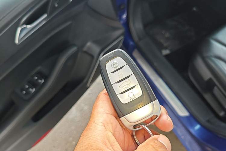 Used Hongqi H5 2022 Classic Model Facelift 1.5T DCT Qiyun Edition Vehicle Key