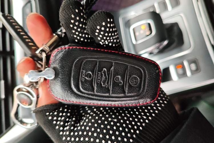 Used Hongqi H5 2022 Classic Model 1.8T Automatic Smart Connect Flagship Edition Vehicle Key