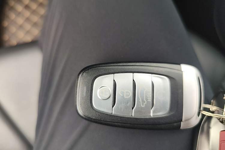 Used Hongqi H5 2022 Classic Model Facelift 1.5T DCT Qiyun Edition Vehicle Key