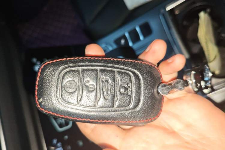 Used Hongqi H5 2022 Classic Model 1.8T Automatic Smart Connect Flagship Edition Vehicle Key