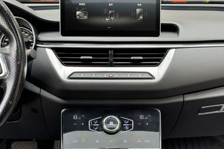 Used Hongqi H5 2022 Classic Model 1.5T DCT Flagship Edition Audio And AC Panel