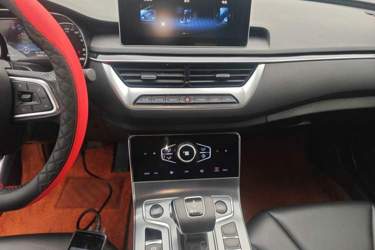 Used Hongqi H5 2022 Classic Model Facelift 1.5T DCT Qiyun Edition Audio And AC Panel