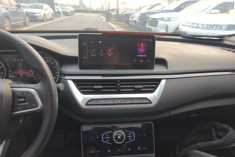 Used Hongqi H5 2022 Classic Model Facelift 1.5T DCT Qiyun Edition Audio And AC Panel