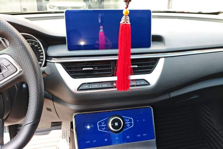 Used Hongqi H5 2022 Classic Model Facelift 1.5T DCT Qiyun Edition Audio And AC Panel