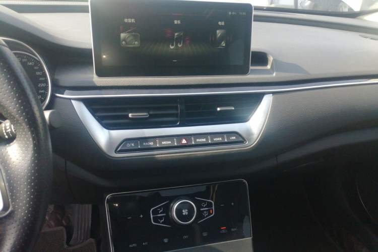 Used Hongqi H5 2022 Classic Model Facelift 1.5T DCT Qiyun Edition Audio And AC Panel
