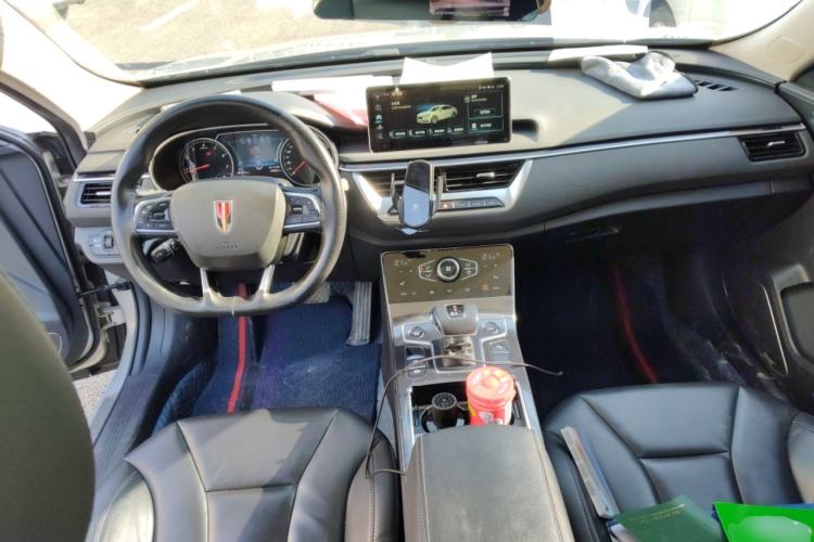 Used Hongqi H5 2022 Classic Model Facelift 1.8T Automatic Smart Connect Flagship Edition Center Console